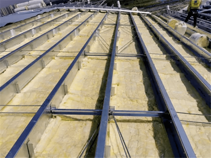 溫嶺鋼結構廠(chǎng)房玻璃棉施工